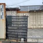 インターナショナルビレッジ - 入り口はこんなん