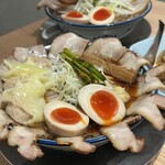 大曽根中華そば はじめ - ★【黒たまり醤油】ワンタンラーメン
TP:半熟味付き玉子、焼豚150g、細麺
★【黒たまり醤油】味玉中華そば
焼豚100g.もちもち太麺大盛