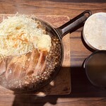 DINING SHU - トンテキ鉄板ランチ