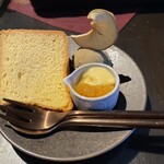 サカカンカフェ - 米粉シフォンケーキ、香ばしい香りのほうじ茶アイス、夏蜜柑ジャムとカスタード?クリーム添え。ランチセットにプラス価格でオーダーできた。