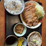 力鶴 - 焼肉定食1,685円