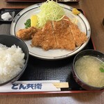 とん兵衛 - ロースカツの左側がカキフライです♪