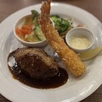 喫茶 赤いサニー - ハンバーグと海老フライランチ（土日）