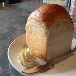 レストランマ・メゾン - 大きな食パン型の焼きたてパン＆ホイップバター