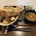 グリル華 - にぎやか天丼　1400円