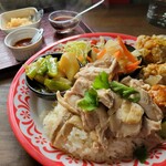 眉間にしわ - 海南鶏飯の皿めし