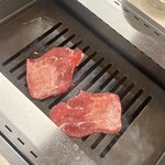 ねぎたん塩・焼肉・お食事 ジャン高山 - タン塩から焼き始めます！