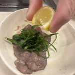 ねぎたん塩・焼肉・お食事 ジャン高山 - 九条ねぎにレモン