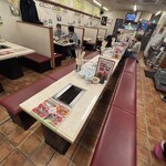 ねぎたん塩・焼肉・お食事 ジャン高山 - 手前の長テーブルに座りました