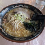 味源 青梅店 - 料理写真:味噌ラーメン(税込800円)