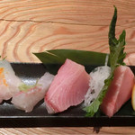 お造り お任せ盛り（1人前）750円。