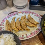 餃子の王将 - セットの焼き餃子、これかなり好きな味でした。チェーンだとNo. 1ですね。2位がぎょうざの満州です！