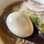 貝麺 はま里 - 邪魔しない味付けの煮卵