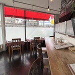 キッチン エイジィー - 開店直後の店内