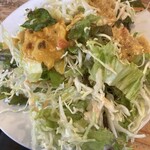 ヴェヌス サウス インディアン ダイニング - サラダにカレーソース