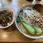 金陵 - 料理写真:ルーロー飯と台湾ラーメンのセット