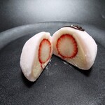 正華堂 - 苺と滑らか口溶けの生クリーム入り白あんがベストマッチ