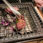 炭火焼 ゆうじ - レバー焼き中