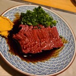 炭火焼 ゆうじ - 2026年2月も、いつもの肉友と訪問。定番のハツ刺しからスタート。本当に鮮度いい！