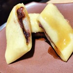 月島もんじゃ こぼれや - 下町あんこ餅巻きに黒蜜をかけて