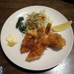 喜泉 - 夜の3千円おまかせコース：カキフライと海老フライ