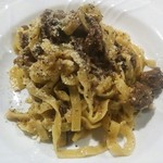 （h）etta - 自家製タリアテッレ　鹿前足の煮込みラグー