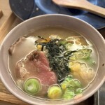 とろけるハンバーグ福よし - ローストビーフ丼出汁入り