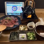 とろけるハンバーグ福よし - ローストビーフ丼定食