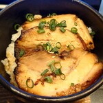 麺匠 竹虎 - チャーシューめし(450円)。