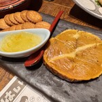 わらやき屋 - カマンベールのわら焼き。