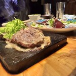 わらやき屋 - 厚切り牛たん。