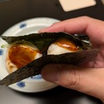 徳ㇵ本也 - 河豚の白子の握り∼大葉と胡瓜、梅のソースで