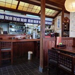 そば処 石ヶ谷 - 厨房とカウンター席