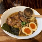 八雲  - 肩ロースチャーシュー麺大盛りに味玉トッピング