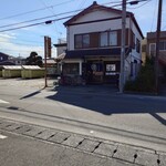 そば処 石ヶ谷 - 店舗道路向かいより