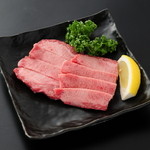 炭火焼肉　まるじゅう - 料理写真:一番人気の厚切り上タン