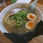 ラーメン 三太 - 醤油ラーメン　味玉をサービス券にて1個分追加、以前は半割じゃなかったけど・・・　￥710（税込）