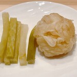 鮨 うら紀 - 生姜のガリと青芯大根のガリ