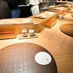 炭割烹 新谷 - 内観