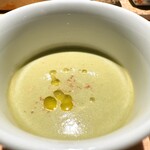 炭割烹 新谷 - 熊野地鶏とホワイトマッシュルームを使ったほうれん草のポタージュ ◎