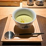 炭割烹 新谷 - 熊野地鶏とホワイトマッシュルームを使ったほうれん草のポタージュ