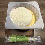 ローソン - 料理写真:パッケージから出した『プレミアムロールケーキ』です。