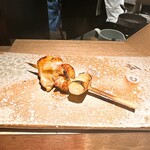 炭割烹 新谷 - 熊野地鶏のもも(膝上)を使ったねぎ身