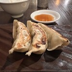 AKIHA麺屋 粋翔 - 餃子は今日3ついただきました＾＾