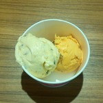 サーティワンアイスクリーム - ぱんぷきんプリンとラムレーズン