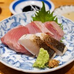 立ち呑み 三ぶん - 本日の天然鮮魚 おすすめ三種盛 ブリ、生マグロ、平スズキ