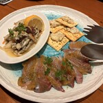 osteria SANZOKU URIVO - わかさぎと、かんぱちと、クラッカーの上のはなんだったっけな