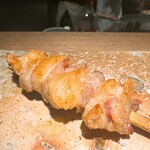 炭割烹 新谷 - 皮付きせせり ◎