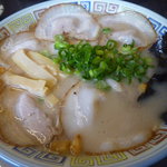大砲ラーメン - 息子が好きな、昔チャーシューメン（大盛）アップ