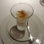 ラ・トルテュ - ホワイトチョコのムース・グラッセ　柚子ピールの寒天